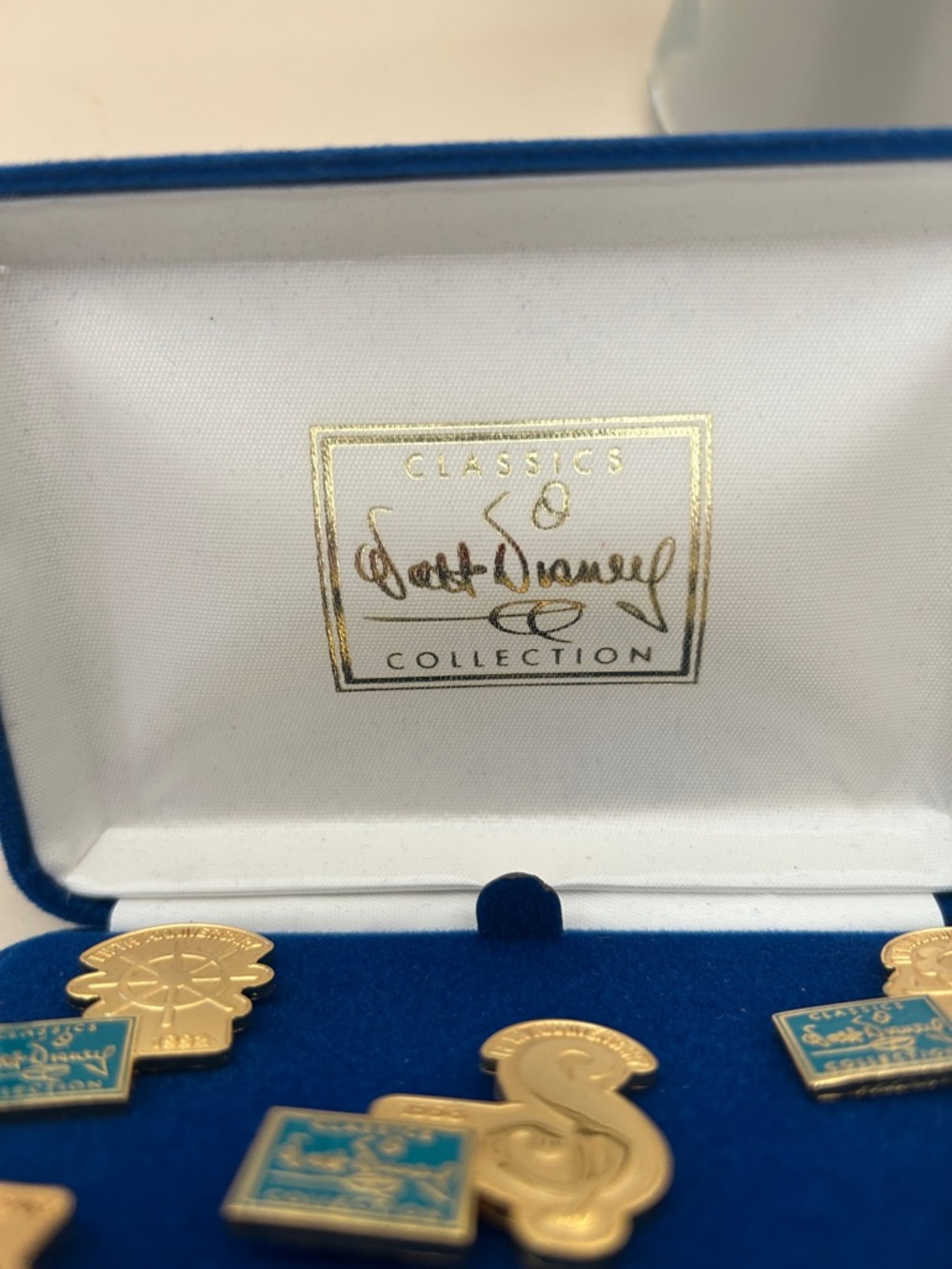 WALT DISNEY Classic  Collector Pin Set - Blue & Gold - Picture 4 of 4